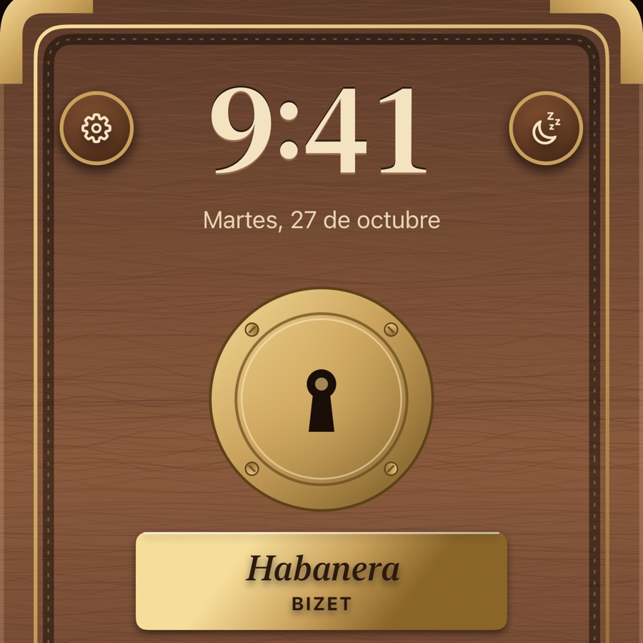 La tapa cerrada de nogal con una cerradura de latón, reloj y placa
